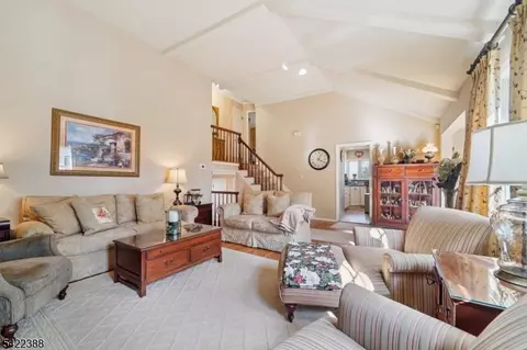 15 Ella Ln, Wayne, NJ 07470 photo 9
