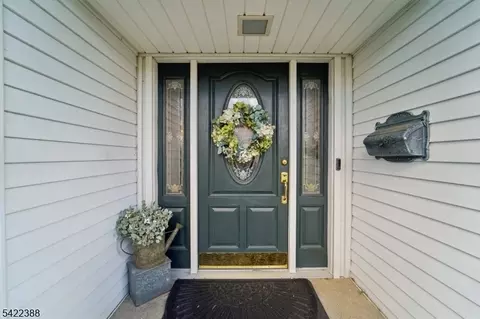 15 Ella Ln, Wayne, NJ 07470 photo 2