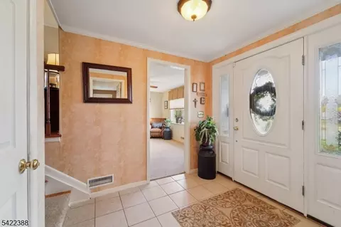 15 Ella Ln, Wayne, NJ 07470 photo 3