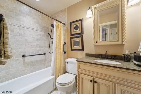 15 Ella Ln, Wayne, NJ 07470 photo 32