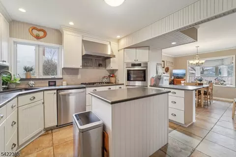 15 Ella Ln, Wayne, NJ 07470 photo 12