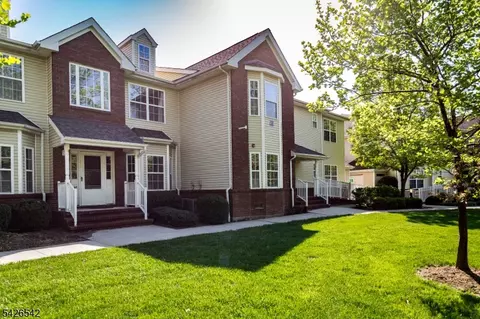 148 Forest Dr #148, Piscataway, NJ 08854