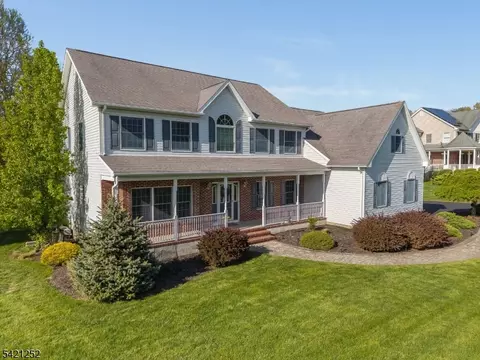 42 Southgate Dr, Annandale, NJ 08801