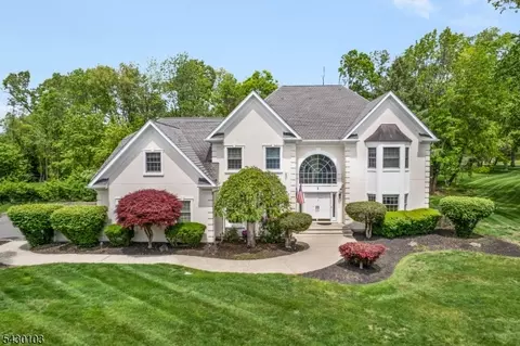 3 Bayview Ter, Green Brook, NJ 08812