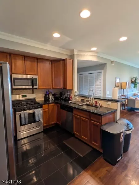 15-19 Tichenor Ln #406, Irvington, NJ 07111