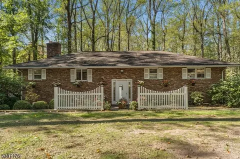 82 Hickory Corner Rd, Milford, NJ 08848
