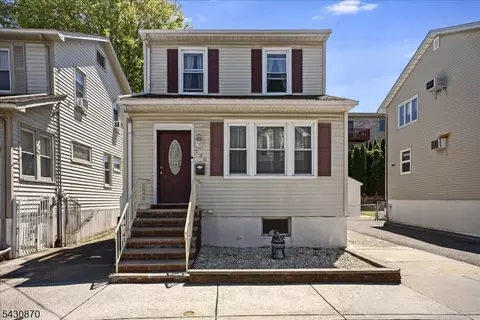 136 Cedar St, Cliffside Park, NJ 07010