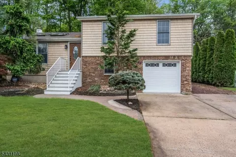 66 Dayton Rd, Jamesburg, NJ 08831