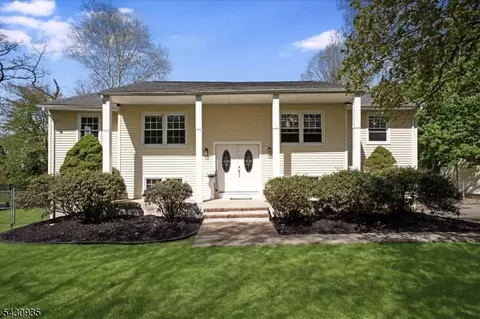 26 Meslar Rd, Morris Plains, NJ 07950