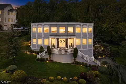 47 Mountainwood Ct, Totowa, NJ 07512