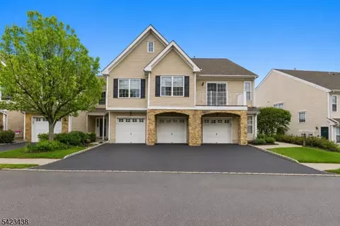 131 Mountainside Dr, Pompton Lakes, NJ 07442