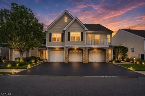 131 Mountainside Dr, Pompton Lakes, NJ 07442