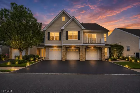 131 Mountainside Dr, Pompton Lakes, NJ 07442