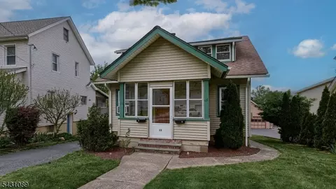 13 Parkway W, Caldwell, NJ 07006