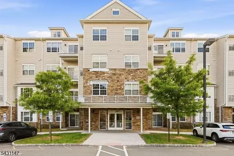 336 Pond Ln, Piscataway, NJ 08854