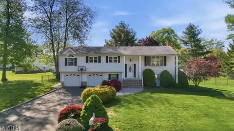 31 Fox Hill Rd, Fairfield, NJ 07004