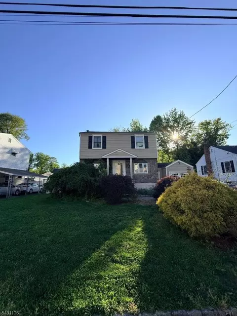 33 Park Dr, Kenilworth, NJ 07033