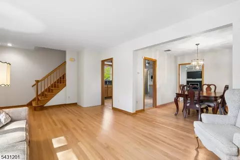 186 W Northfield Rd, Livingston, NJ 07039