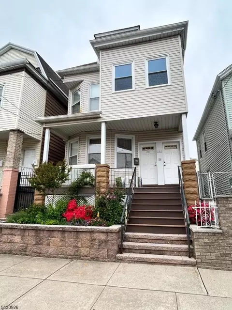 232 Franklin St, Elizabeth City, NJ 07206