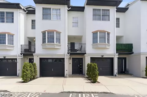7 Harbor Front Ct UNIT C7, Elizabeth City, NJ 07206