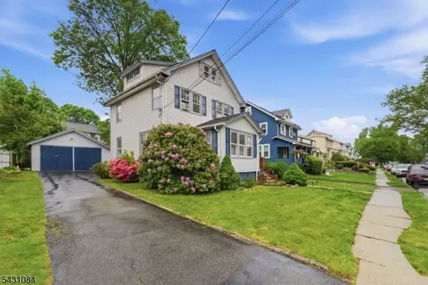 1142 Stasia St, Teaneck, NJ 07666