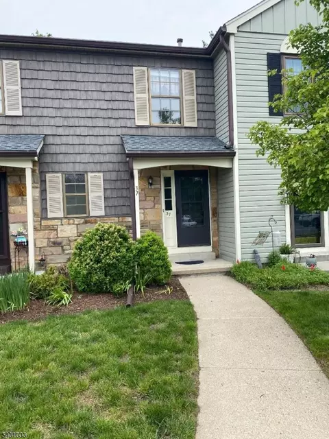37 Wood Duck Ct, Hackettstown, NJ 07840