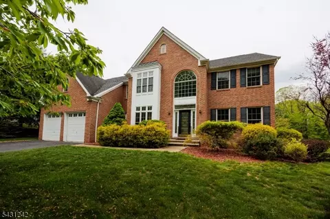 8 Overlook Dr, Riverdale, NJ 07457