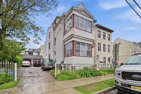 24 Elizabeth St, Paterson, NJ 07503
