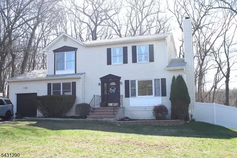 72 Orben Dr, Landing, NJ 07850