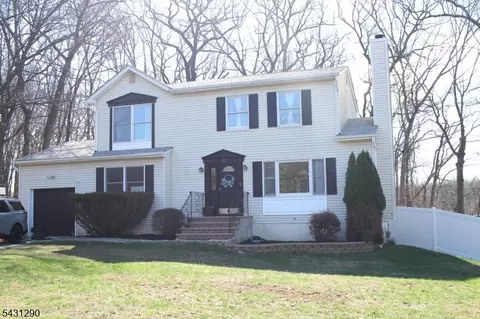 72 Orben Dr, Landing, NJ 07850