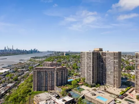 200 Winston Dr #2811, Cliffside Park, NJ 07010