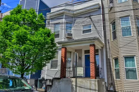 557 Hudson Ave, Weehawken Twp, NJ 07086