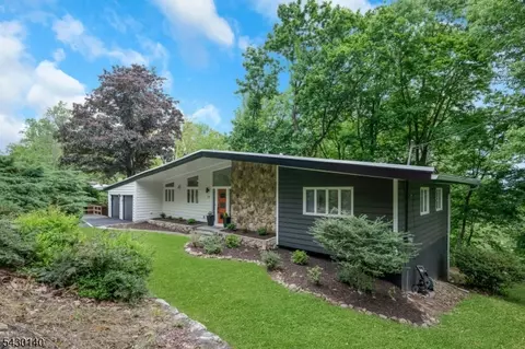 29 Skyline Dr, Morristown, NJ 07960