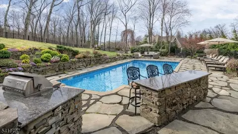 4 Michele Ct, Wayne, NJ 07470 photo 2