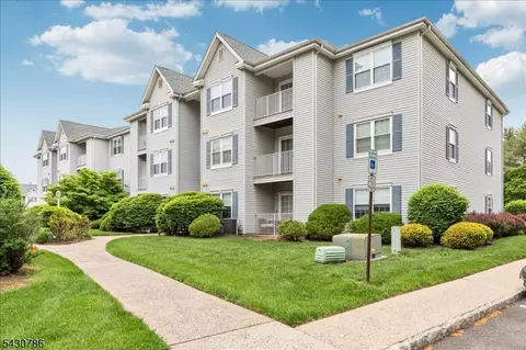 210 Stratford Pl, Bound Brook, NJ 08805