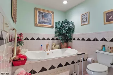 Bath - 32 Ruby St, Springfield, NJ 07081 photo 2 of 5