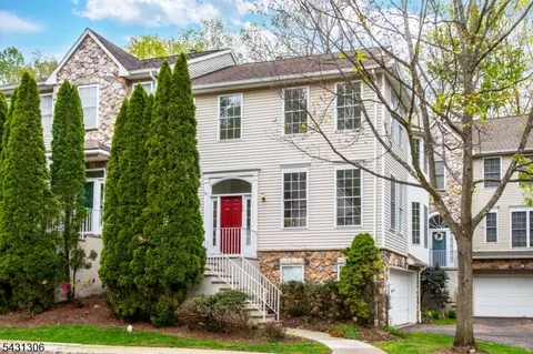 148 Arrowgate Dr, Randolph, NJ 07869