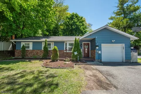 212 Durban Ave, Hopatcong, NJ 07843