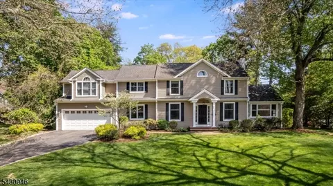34 West Dr, Livingston, NJ 07039