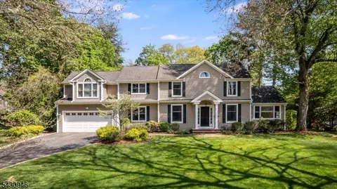 34 West Dr, Livingston, NJ 07039