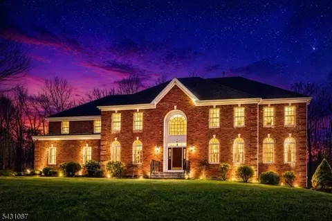 5 Sherwood Ct, Randolph, NJ 07869