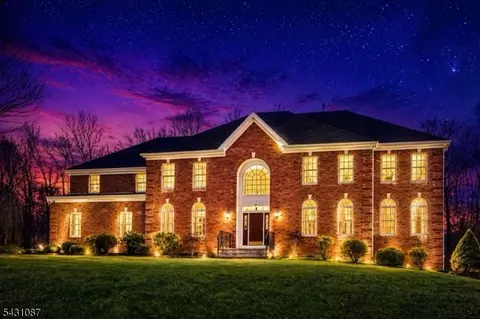 5 Sherwood Ct, Randolph, NJ 07869