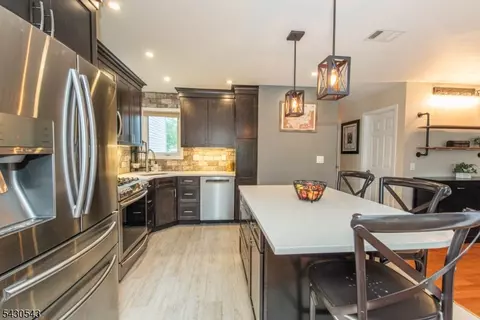 3 Freedom Ct, Montville, NJ 07045