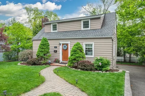 13 Elmwood Ter, Wayne, NJ 07470
