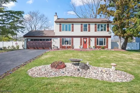 19 Plymouth Ln, Manalapan, NJ 07726
