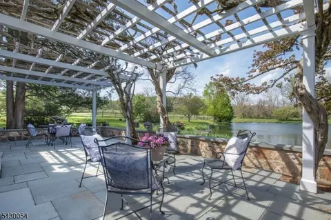 77 Homestead Rd, Tewksbury Twp, NJ 07830