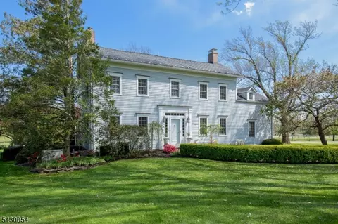 77 Homestead Rd, Tewksbury Twp, NJ 07830