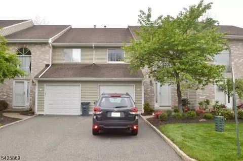 110 Castle Ridge Dr, East Hanover, NJ 07936