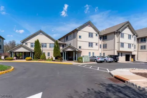 81 Park Edge #2K, Berkeley Heights, NJ 07922