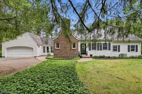 114 Upper Sunset Dr, Long Valley, NJ 07853